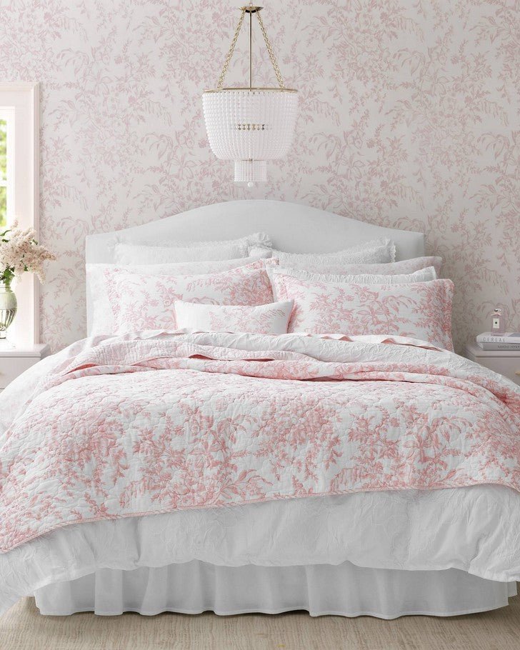 white #bedding #with #accent #pillows #pink Cabeceira clean