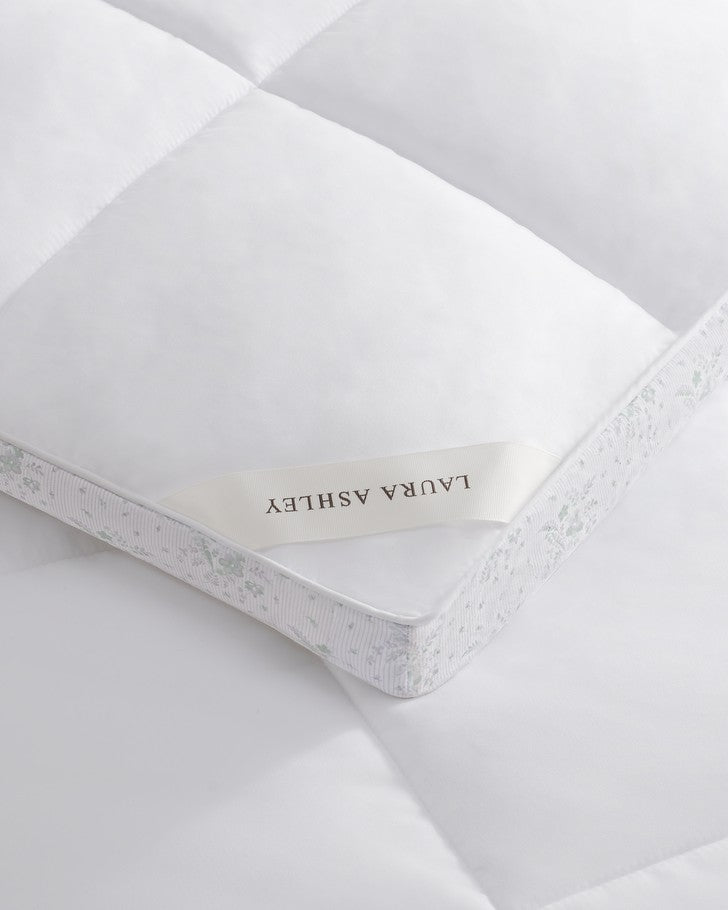  Laura Ashley Home Queen Sheet Set, Soft Sateen Cotton