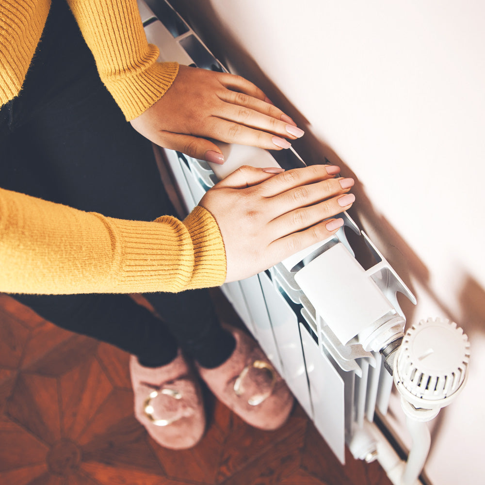 Hands on aluminium radiator