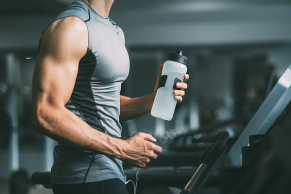 man on treadmill with waterbottle