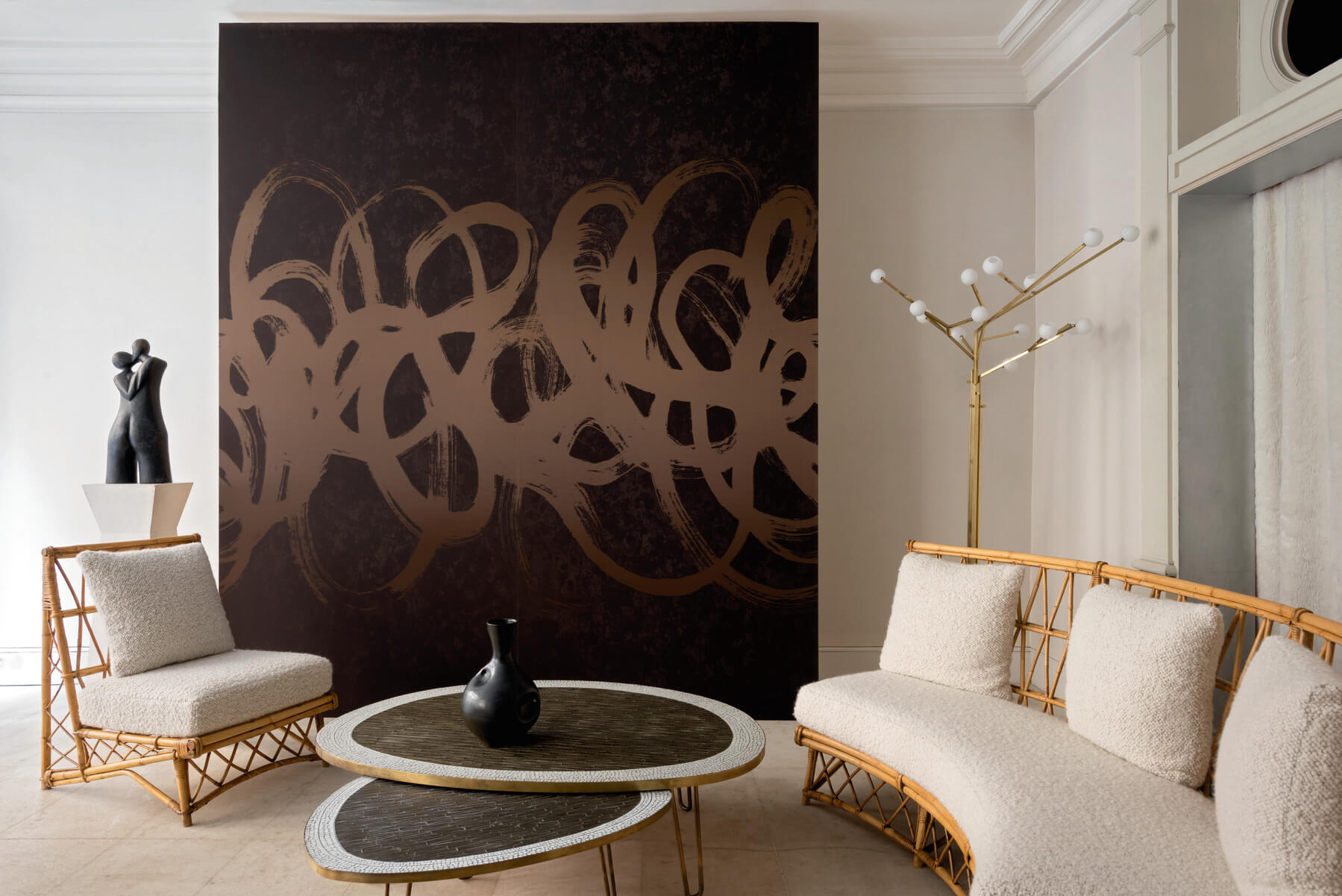 Hnedá tapeta s dominantným dizajnom značky Élitis | Voltige
