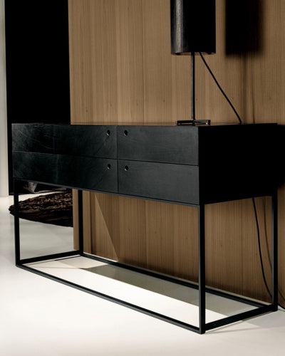 Moderný a dizajnový čierny tmavý stolík do chodby talianskej značky Ivano Redaelli