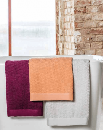 Kvalitné a dizajnové uteráky všetkých farieb do kúpeľne značky Rhomtuft
