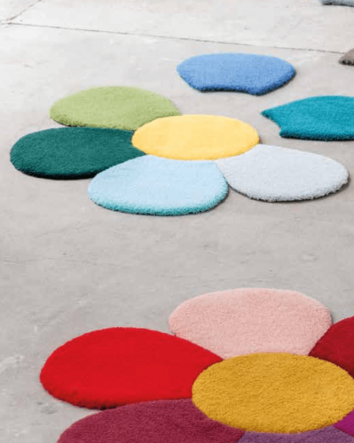 Farebný kvetinový moderný koberec do kúpeľne alebo wc značky Rhomtuft