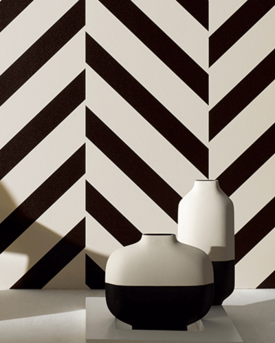 Bielo čierna geomoetrická moderná tapeta do kúpelne značky Ulf Moritz by Sahco