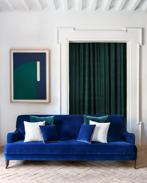 Dizajnová moderná modrá čalúnnická látka na pohovku alebo sedačku do obývačky značky Alhambra