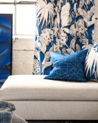 Luxusné závesy a bytové textílie  s prírodným motívom do obývacej izby nemeckej značky Jim Thompson