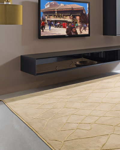 Ručne tkaný koberec v pieskovej farbe s jemnou štruktúrou značky Makalu