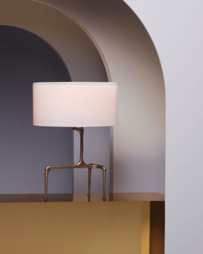 Moderná lampa na nočný stolík alebo komodu s bielym tienidlom značky CTO Lighting