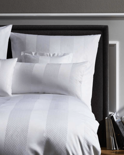 Povlečenie na posteľ do spálne z príjemného materiálu značky Elegante