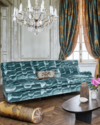 Moderné a dizajnové bytové textílie modrej farby so vzorom do obývačky na gauč značky Fadini Borghi