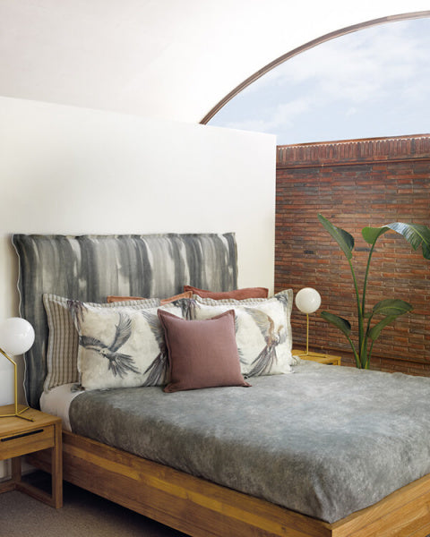 Moderná posteľná bielizeň a bytový textil do spálne značky Alhambra