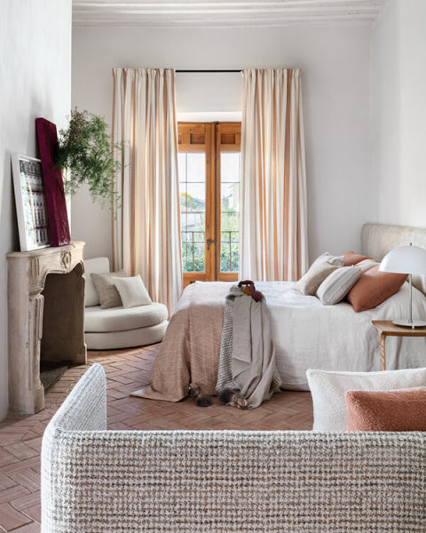 Luxusné bytové textílie, závesy a záclony do obývačky značky Alhambra