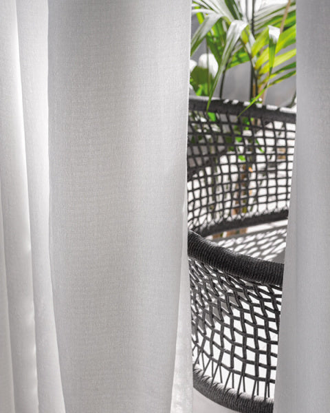 Luxusná moderná biela záclona vhodná aj na terasu značky Alhambra