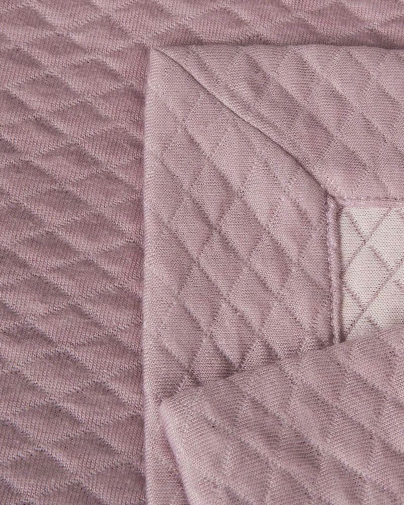 Kvalitná a moderná posteľná bielizeň v ružovo-vínovej farbe značky Formesse