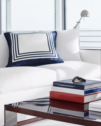 Štýlové modro biele poťahy na vankúše a bytový textil značky Ralph Lauren