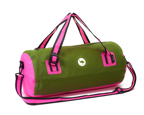 20L DRY BAG DUFFEL - KHAKI/PINK Capacity 20 Litres Durable fabric made of tough 500D PVC 2 carry handles Adjustable, removable shoulder strap Welded seams Dry Zip Sealing