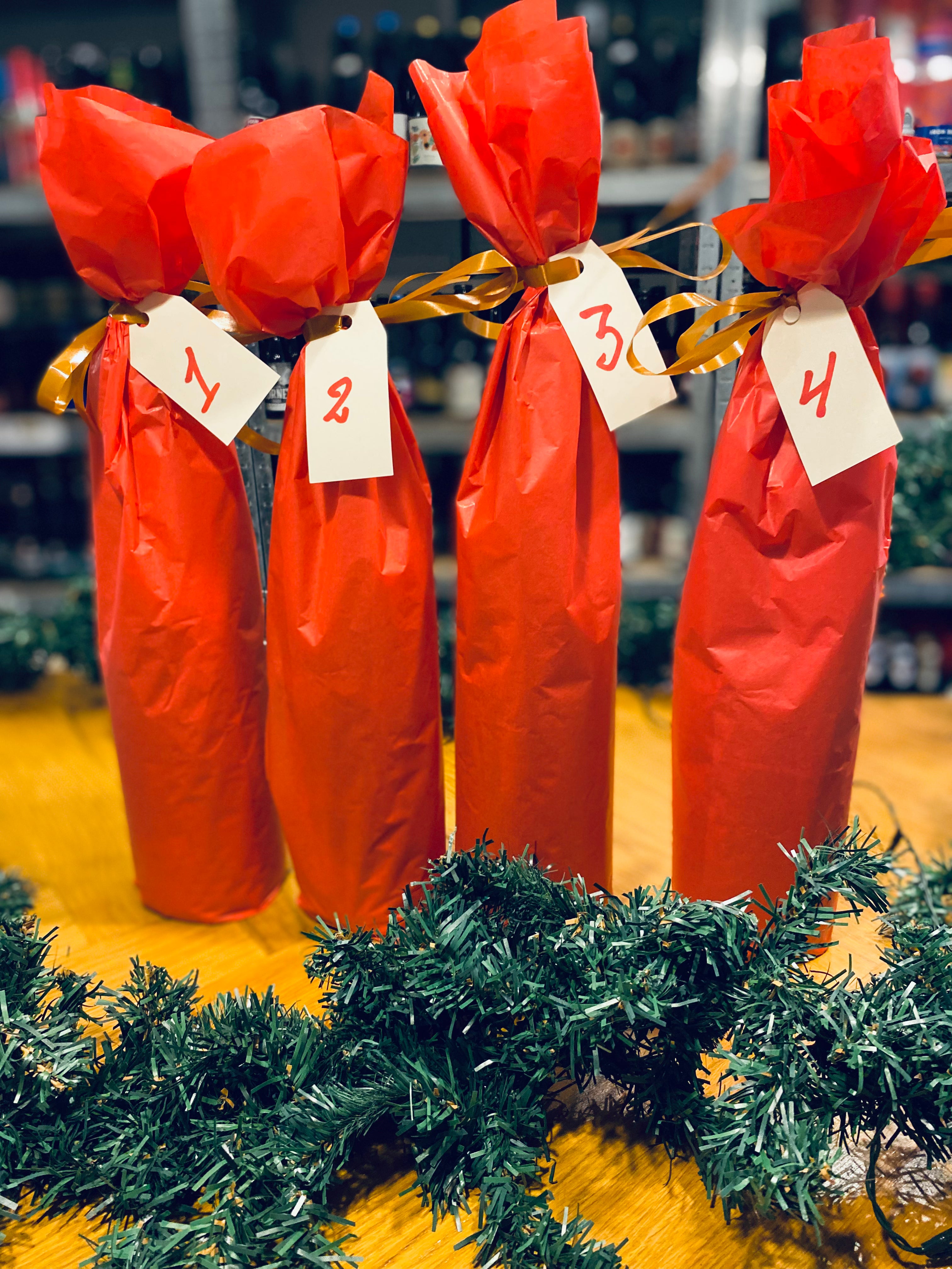 Brug Øl-adventskalender 2023 med 4 lækre jule-specialøl i indpakning (4x75cl) til en forbedret oplevelse