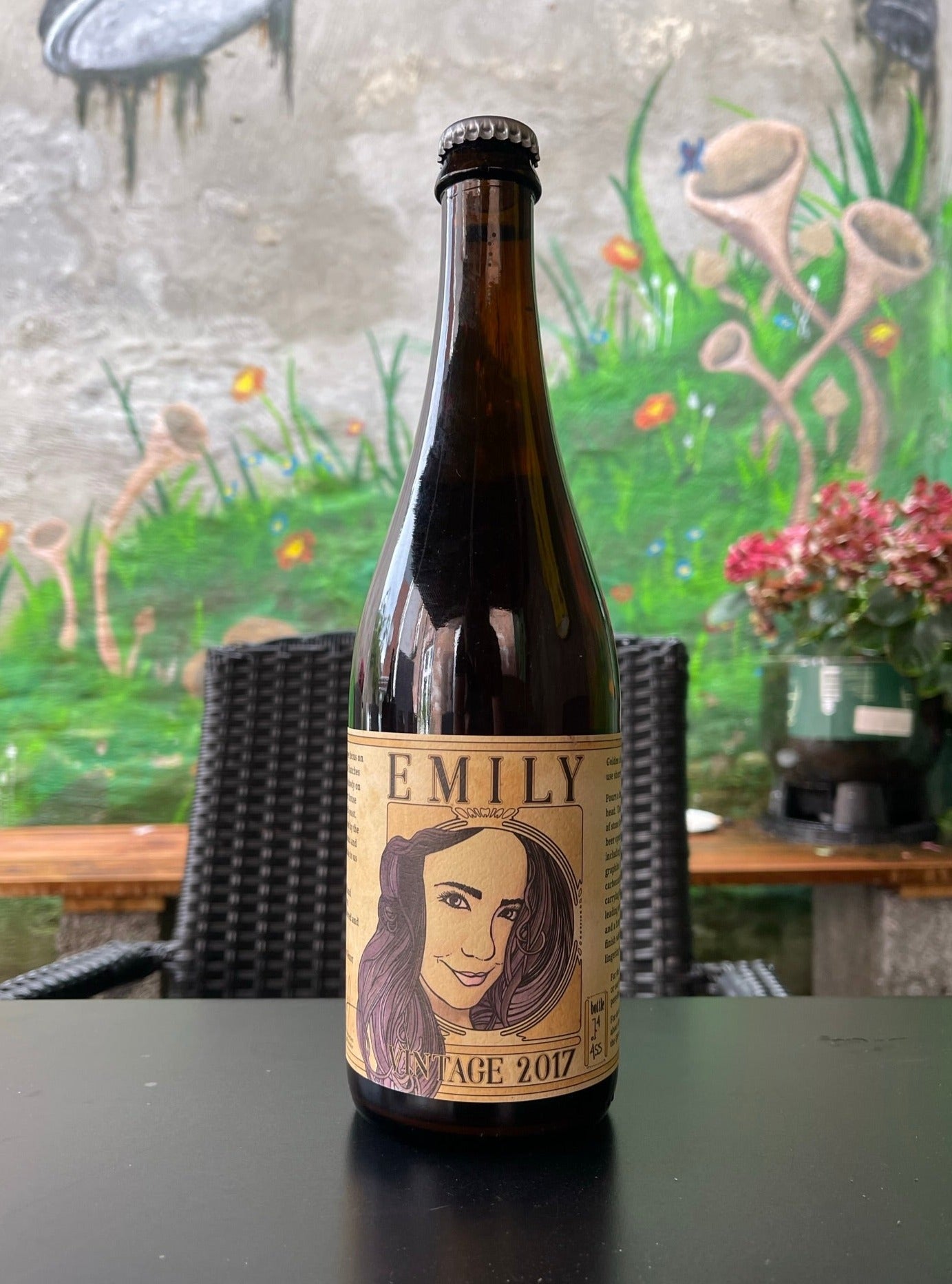 Brug Emily (Vintage 2017) - 75cl, 8%, Golden Ale - Penyllan til en forbedret oplevelse