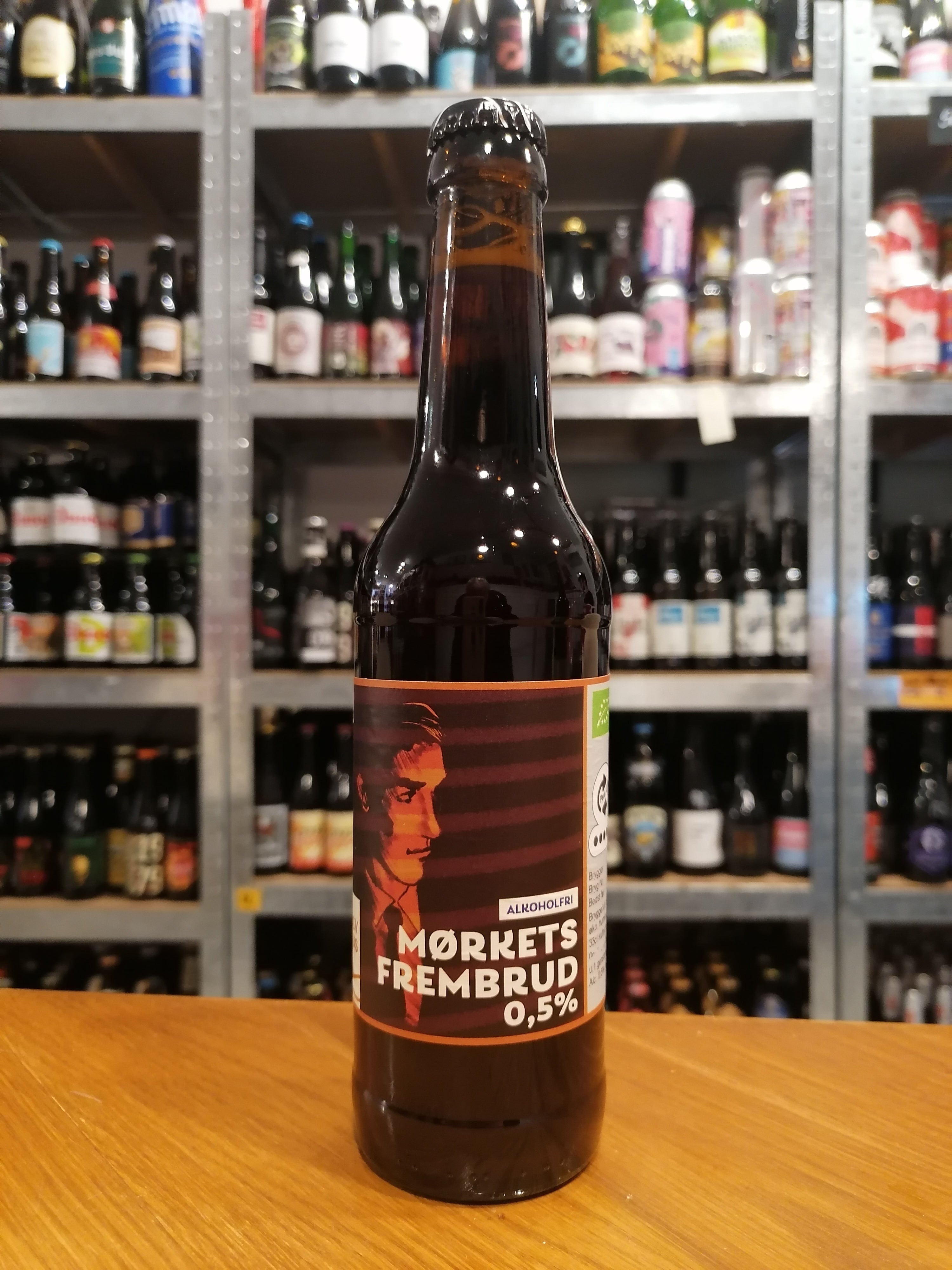 Se Herslev Bryghus "Mørkets Frembrud" | 0,5% | 33cl | Alkoholfri Øl hos Beershoppen.dk