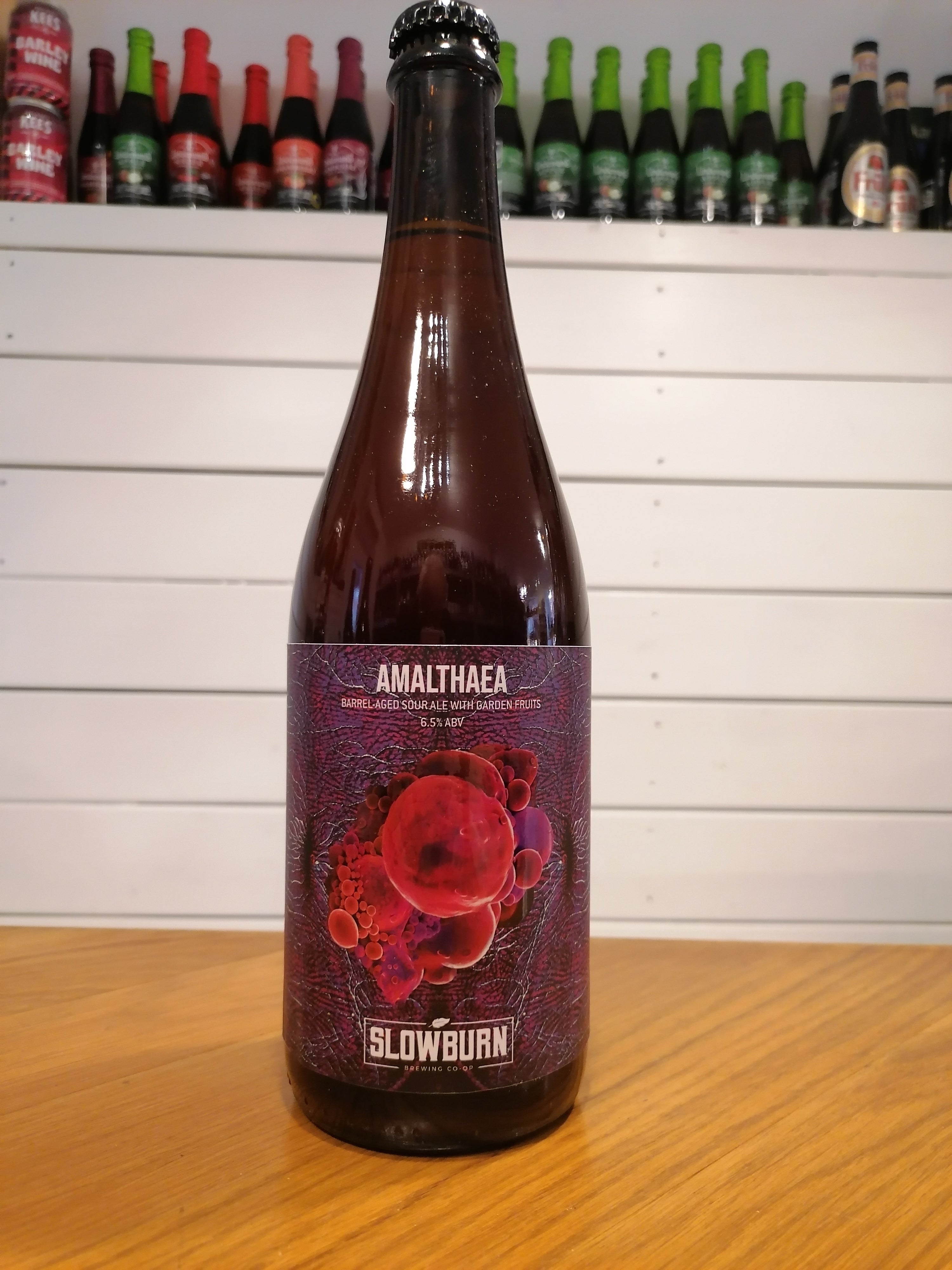 Brug Amalthaea Slowburn Barrel aged  6,5 % - 75 cl til en forbedret oplevelse