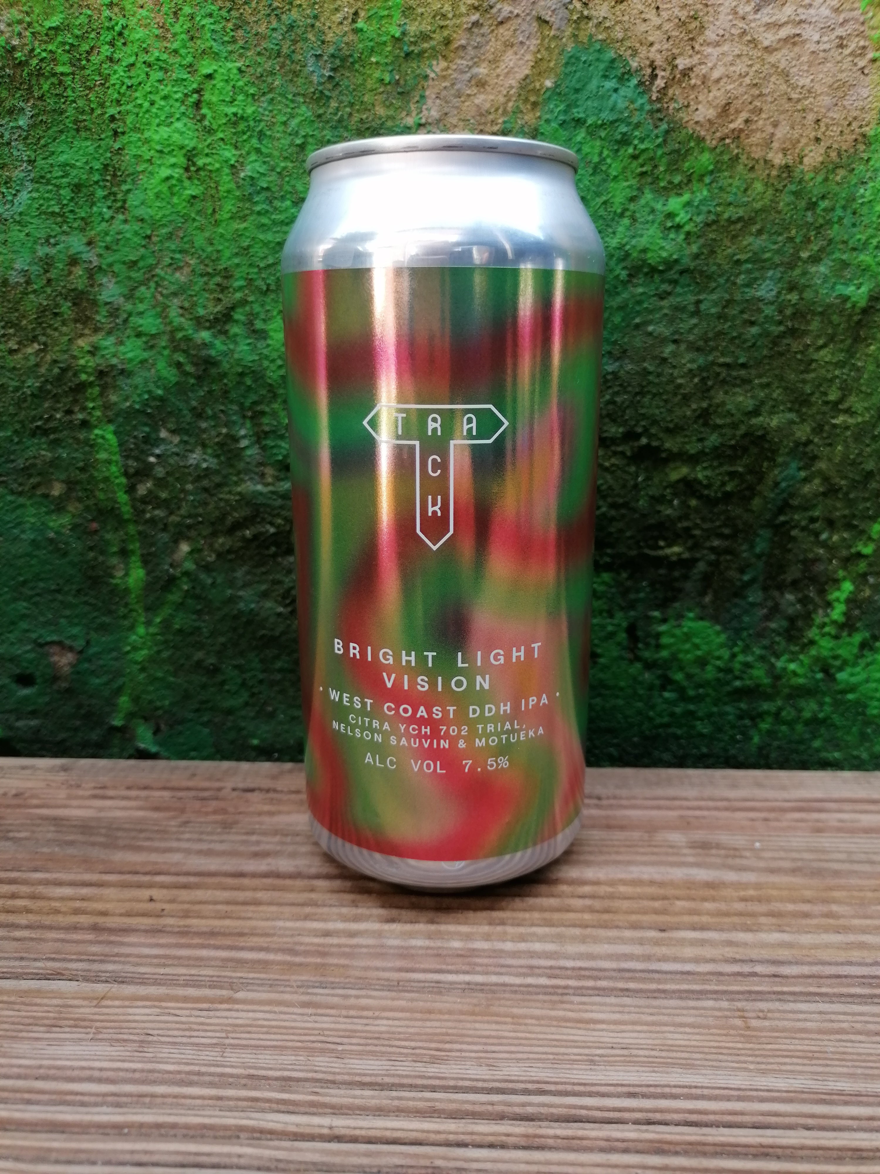 Brug Track Brewing Company Bright Light Vision | 7,5% | 44cl | West Coast IPA til en forbedret oplevelse