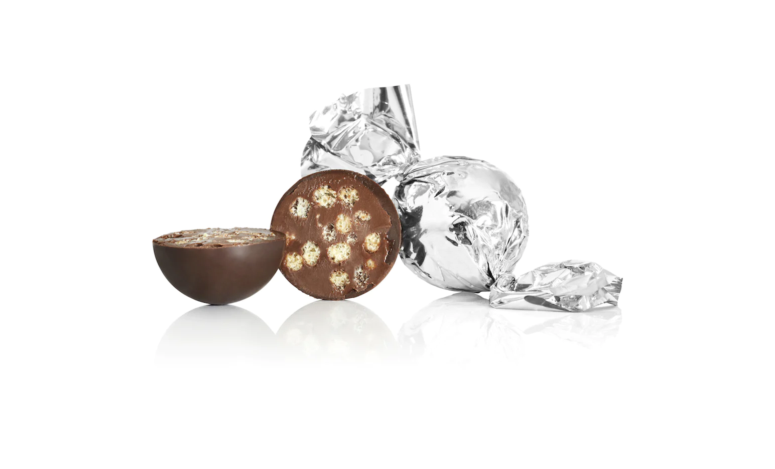 Brug Fyldt chokoladekugle fra Cocoture i sølv papir - Mørk chokolade med crisp til en forbedret oplevelse