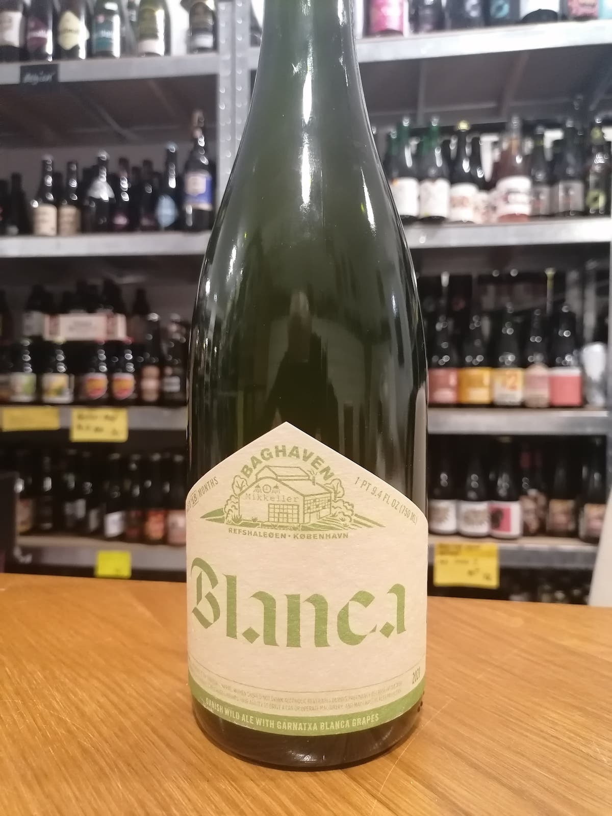 Se Blanca 2021 (Fadlagret vildgæret sour / 9,8% / 75cl) Mikkeller Baghaven hos Beershoppen.dk