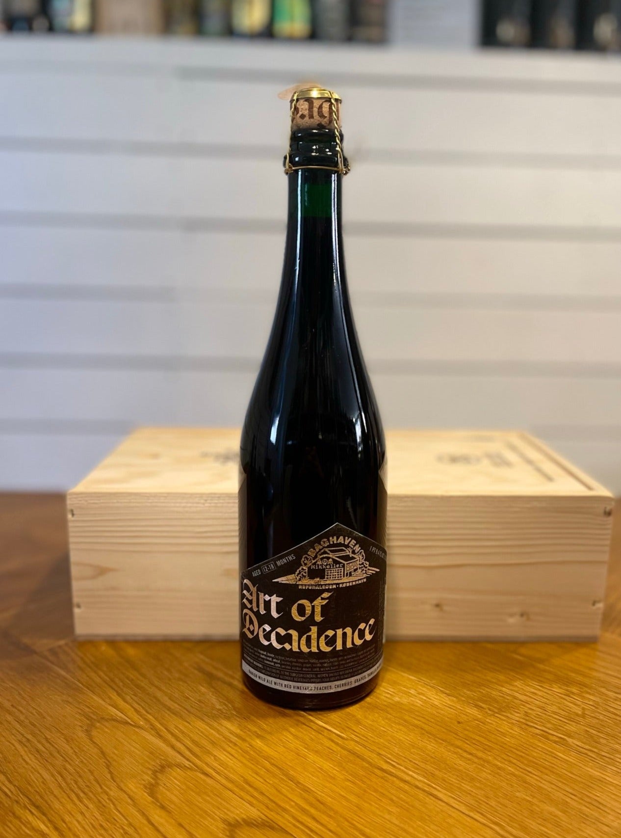 Se Art of Decadence Blend 4 - 75cl, 7%, Wild Ale - Mikkeller Baghaven hos Beershoppen.dk