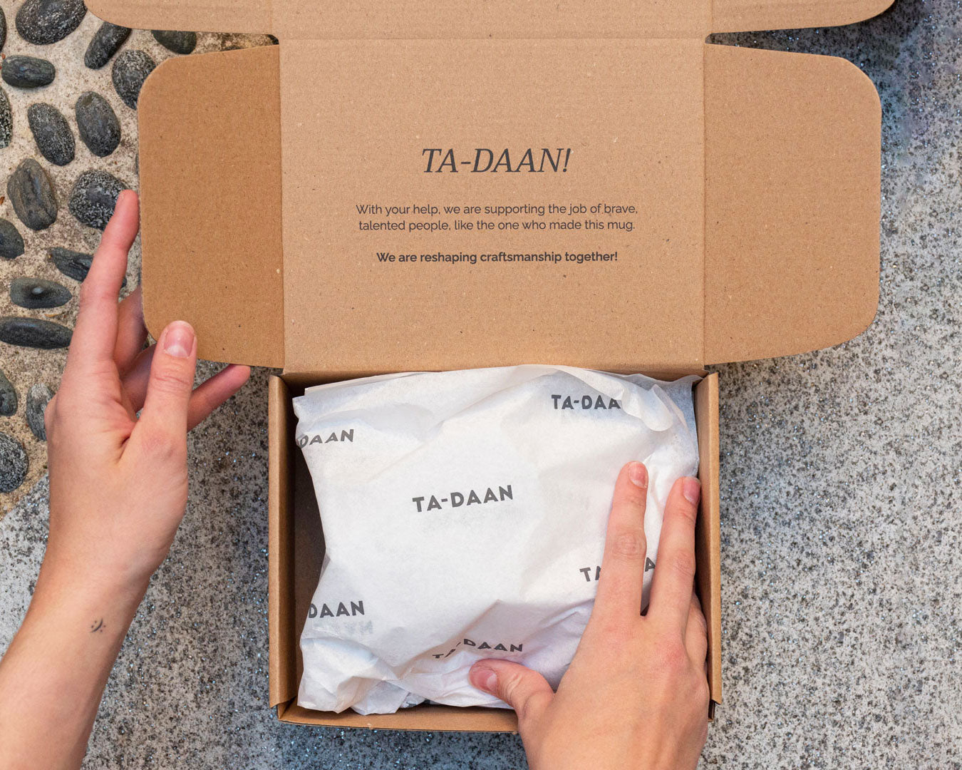 Packhelp TA-DAAN custom sustainable packaging mailer box 