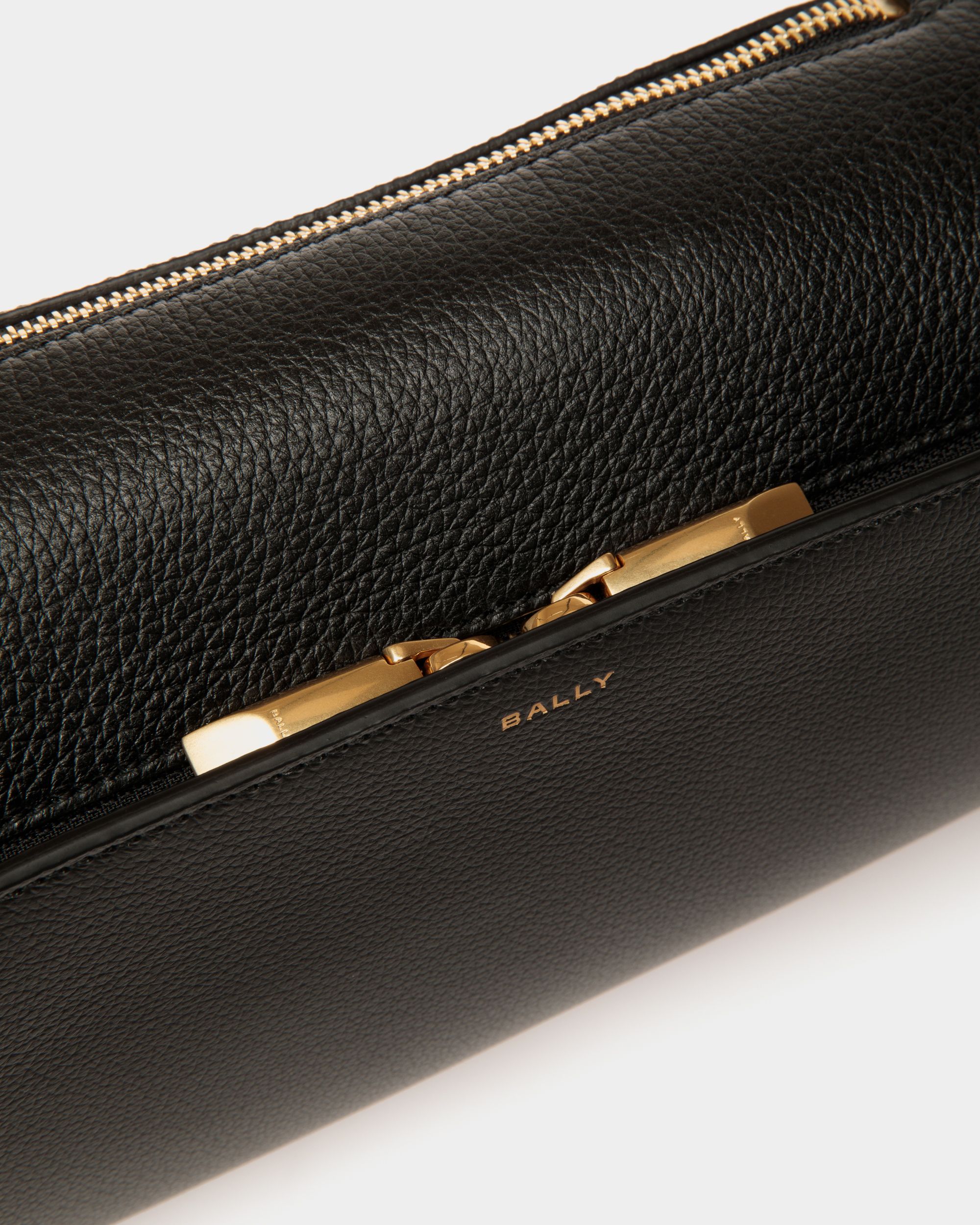 Arkle | Men's Belt Bag in Black Grained Leather | Bally | Still Life Detail