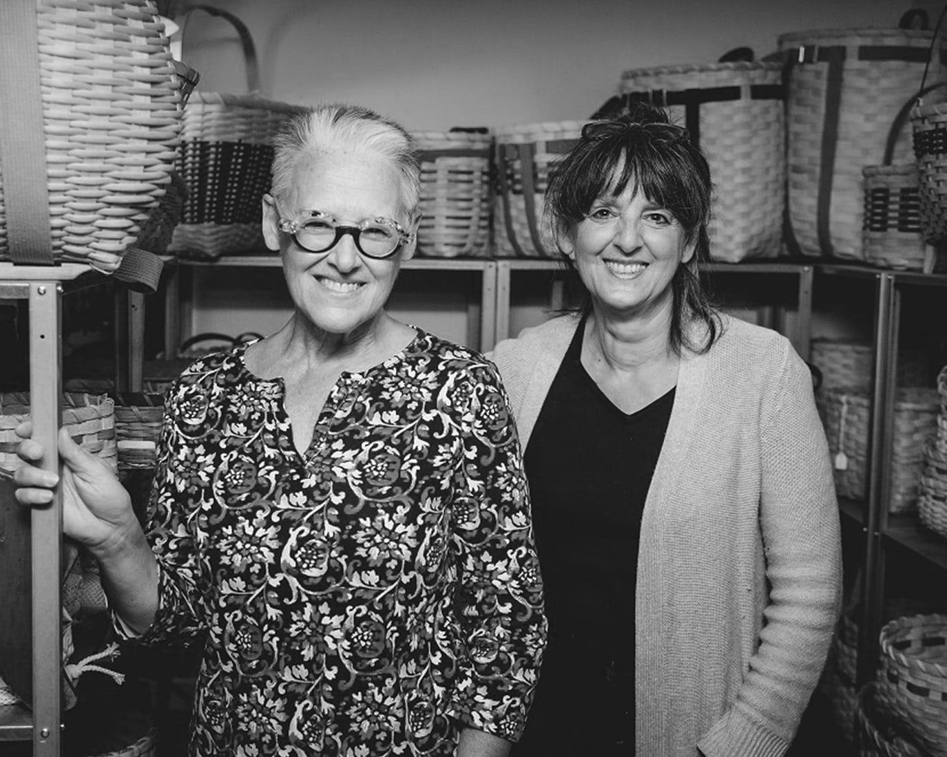 Les deux soeurs dans le même panier