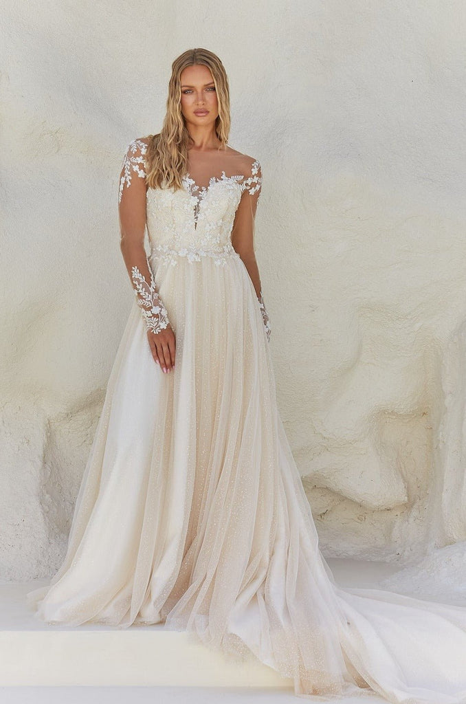 ANZU / Sophisticated Fitted Wedding Dress with Puff Shoulder Sleeves -  LaceMarry