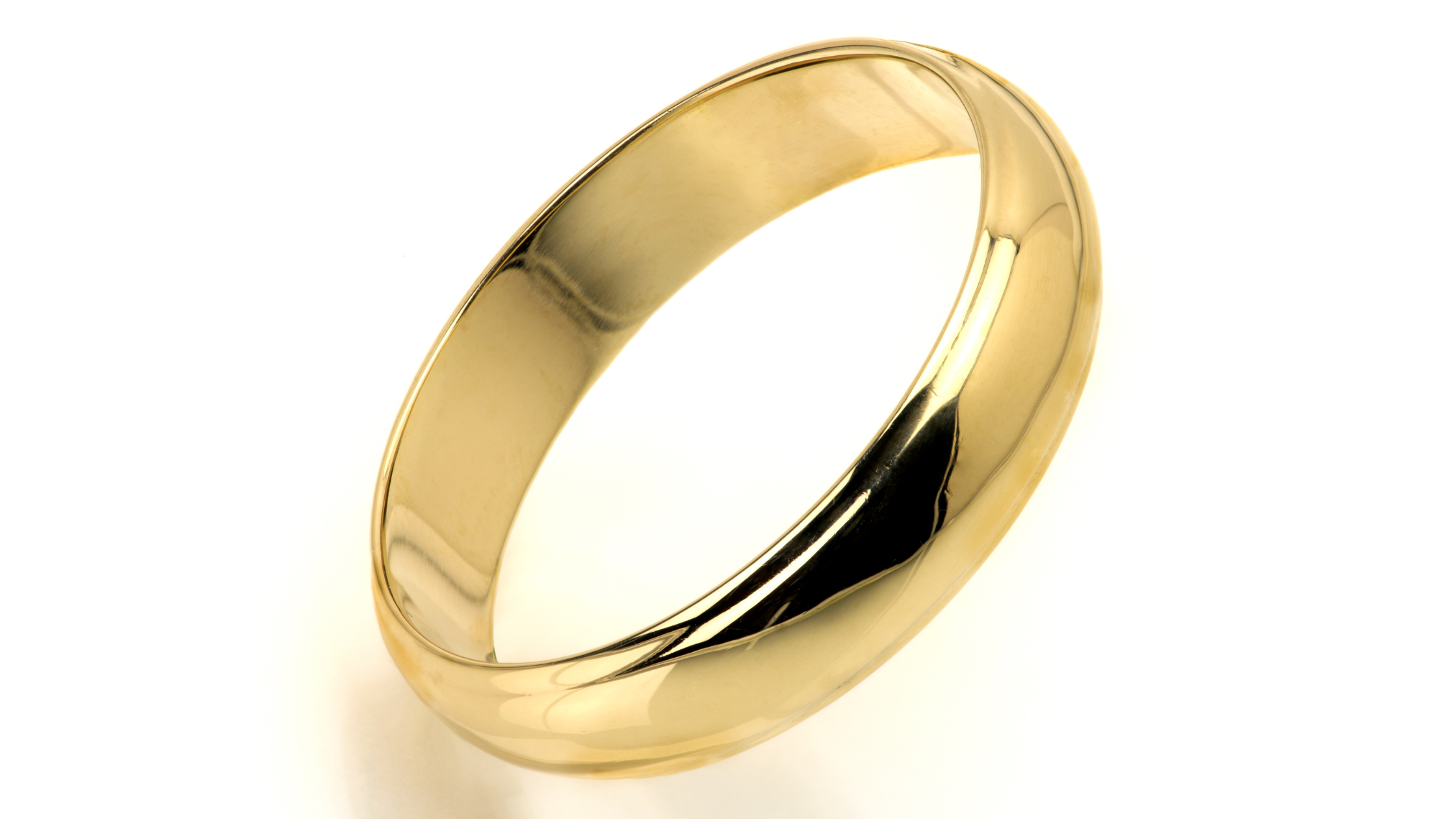 К чему снится золотое обручальное кольцо. К чему приснилось колечко обручальное золотое. Сонник с кольцом картинки. К чему снятся золотые обручальные кольца найденные. Золотое обручальное кольцо во сне