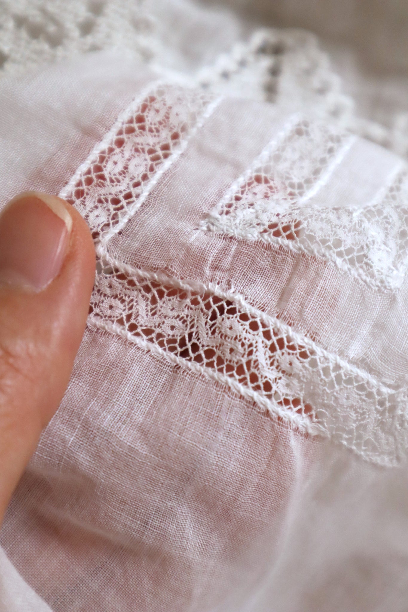 1900s Hand Sewn Embroidered Flower Muslin Cotton Skirt