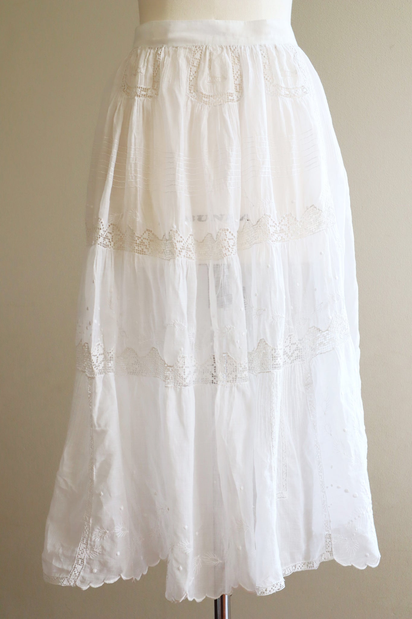 1900s Hand Sewn Embroidered Flower Muslin Cotton Skirt – makky