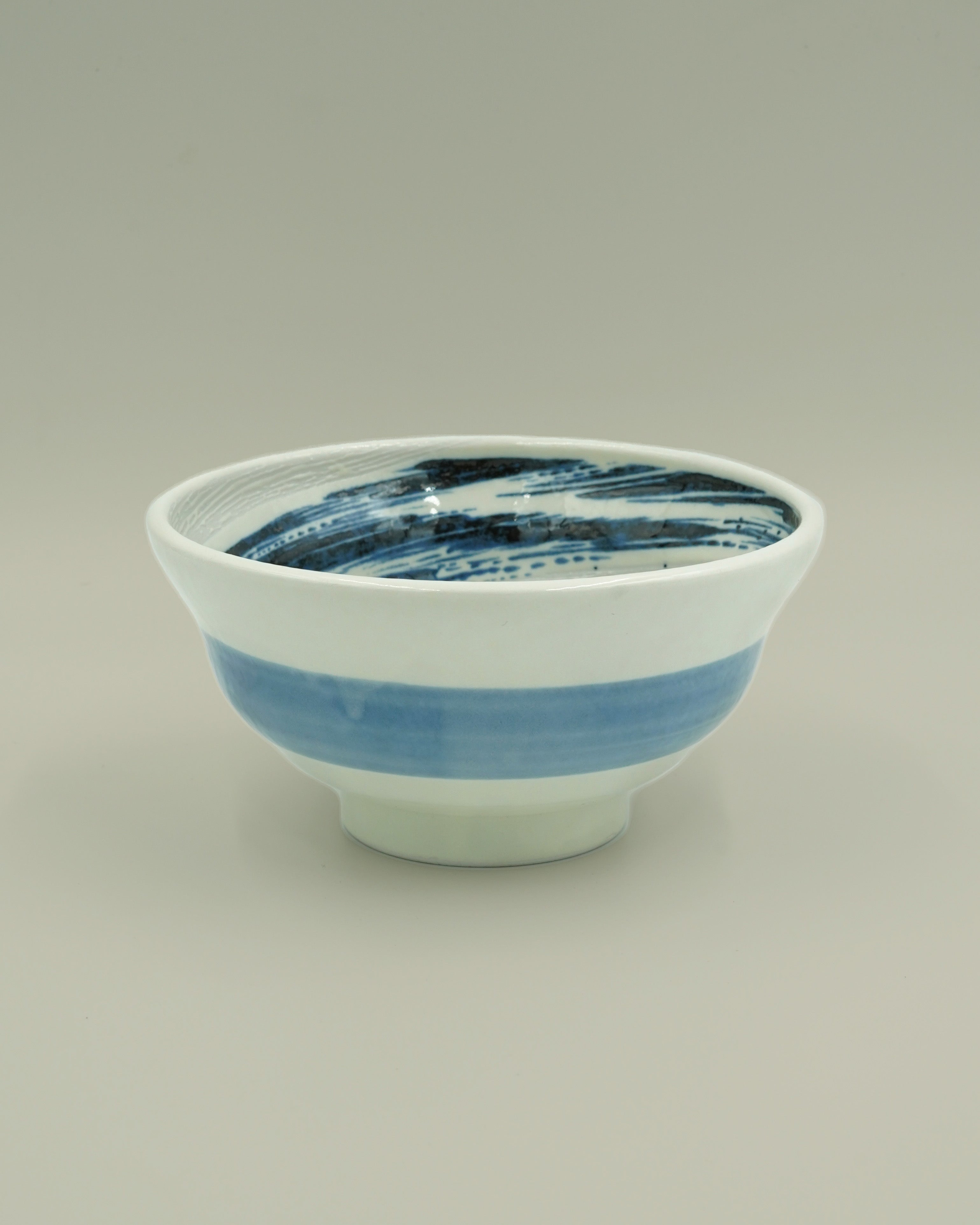 Billede af Ramenskål med blå penselstrøg | Seramikku