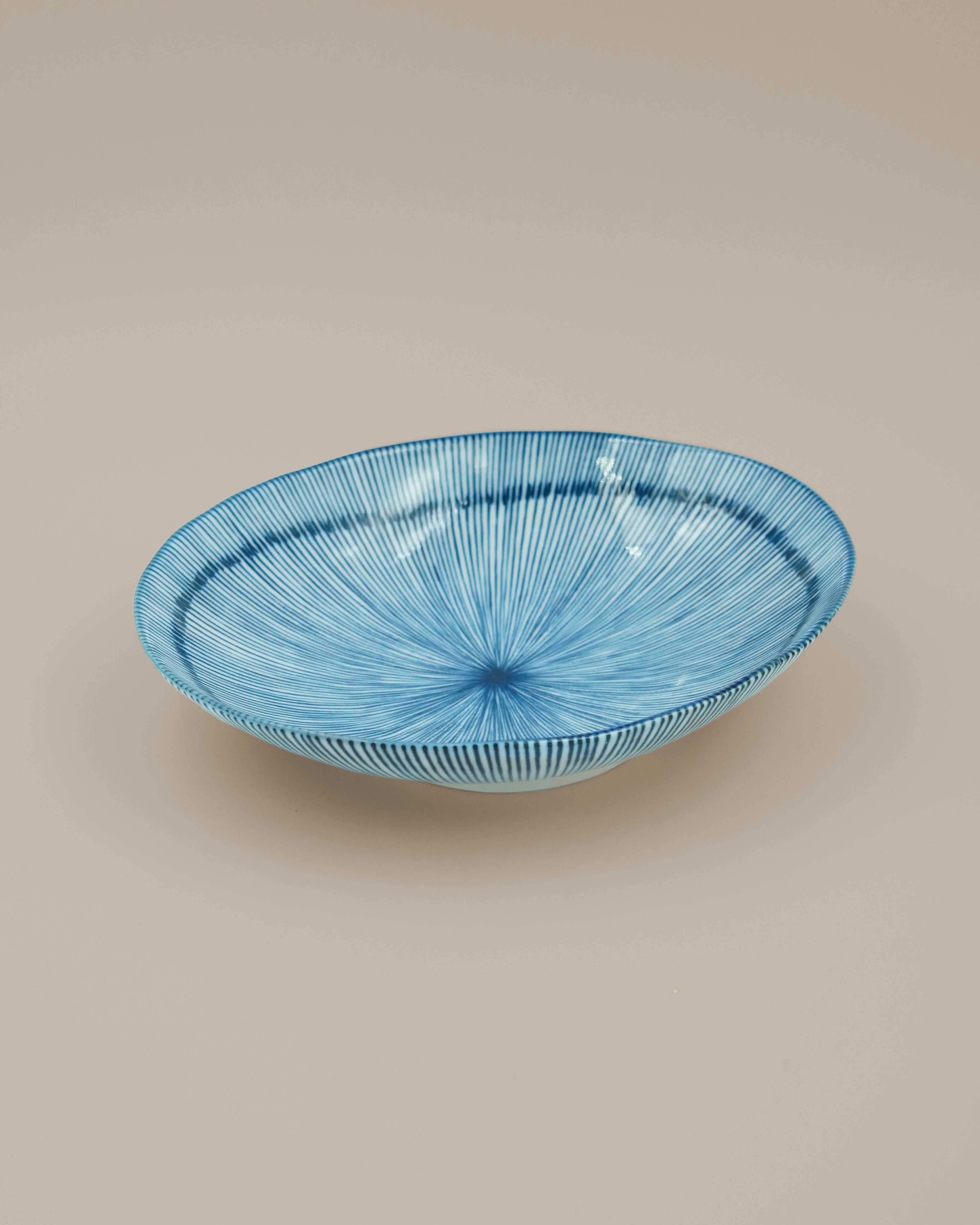 Billede af Lille fad/tallerken i aflang form med blå striber | Seramikku