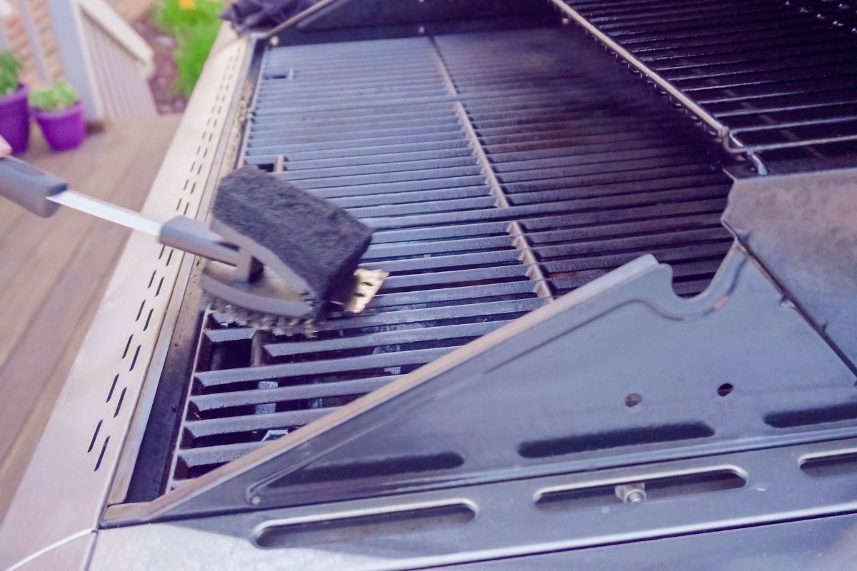 How To Clean A Gas Grill