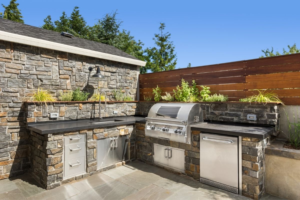 L Shaped Outdoor Kitchen Guide (Pros & Cons)