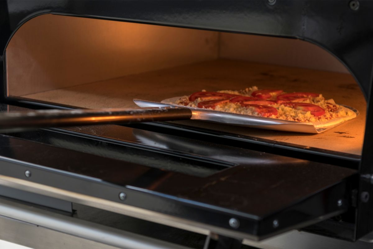 What Are the Differences Between A Gas-FIred And A Wood-Fired Pizza Oven?