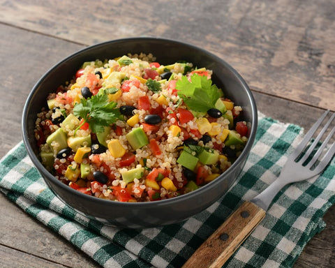 salade quinoa avocat pour des cheveux brillants