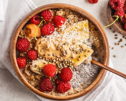 budda bowl graine de chia et fruits frais pour de beaux cheveux