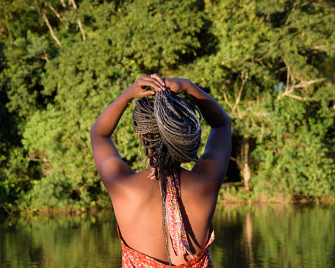 eviter les tresses serrees pour ne pas avoir de chute de cheveux