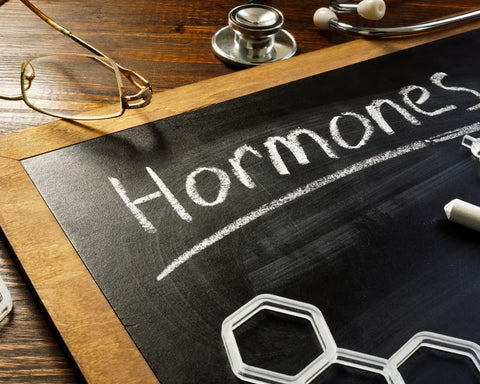 hormones causes possibles des chutes de cheveux frises