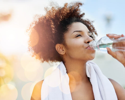 hydrater et nourrir le cheveu pour une bonne routine de croissance