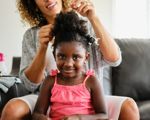 erreur a eviter sur les cheveux frises des petites filles