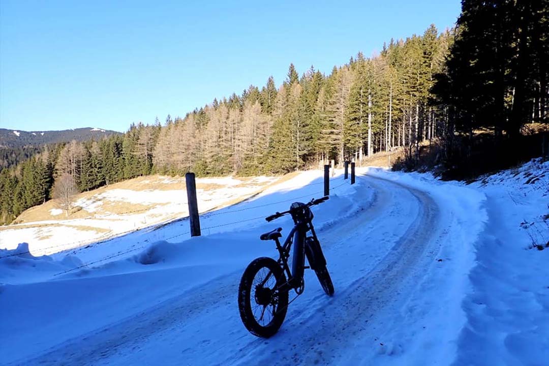 Važinėjimas sniegu su shengmilo mx05 e-bike