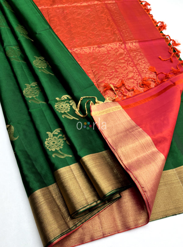 Mughizh - Green & Orangish Pink Bhutta Handloom Soft Silk Saree-image-1