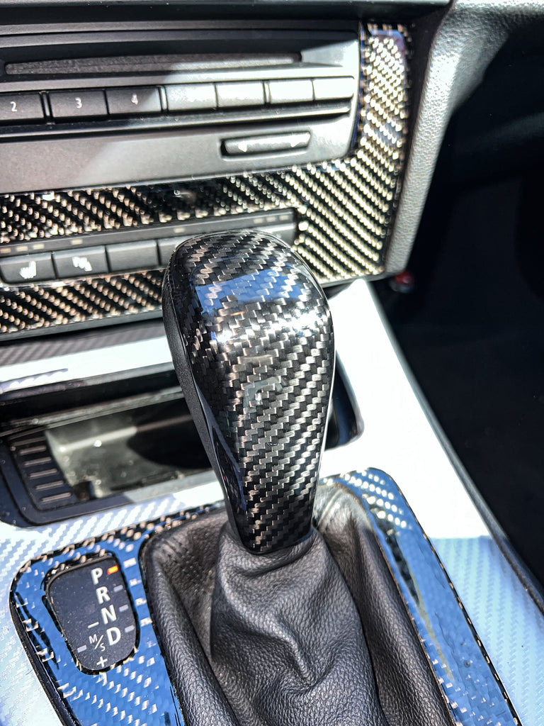 DWVV Plastic Carbon Fiber Gear Shift Knob Trim for BMW 1 3 Series,Gear  Stick Cover Car Accessories Trim for BMW E90 E91 E92 E93 320i 325i 330i  328i 340i : : Automotive